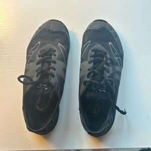 Nfinity Vengeance Black Cheer shoes Size 5. Nfinity shoe bag Size 6 (never used)
